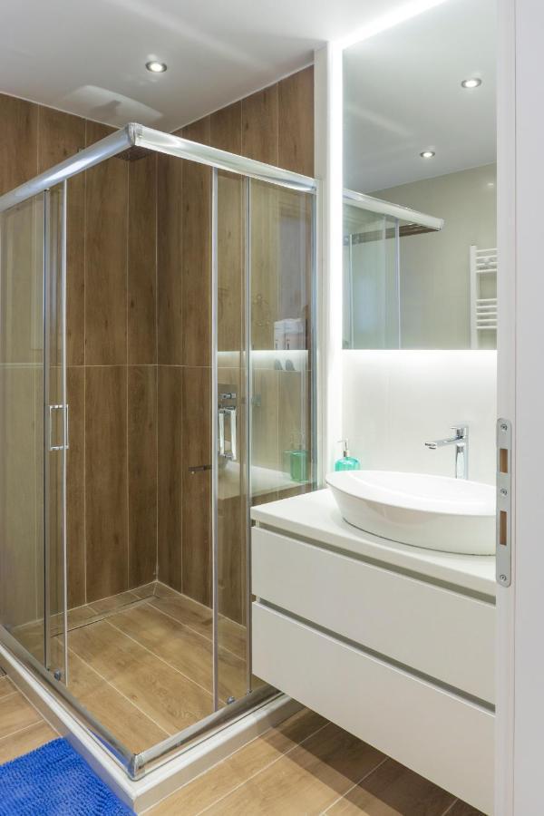 סלוניקי New Modern Style Home Next To The Train Station מראה חיצוני תמונה